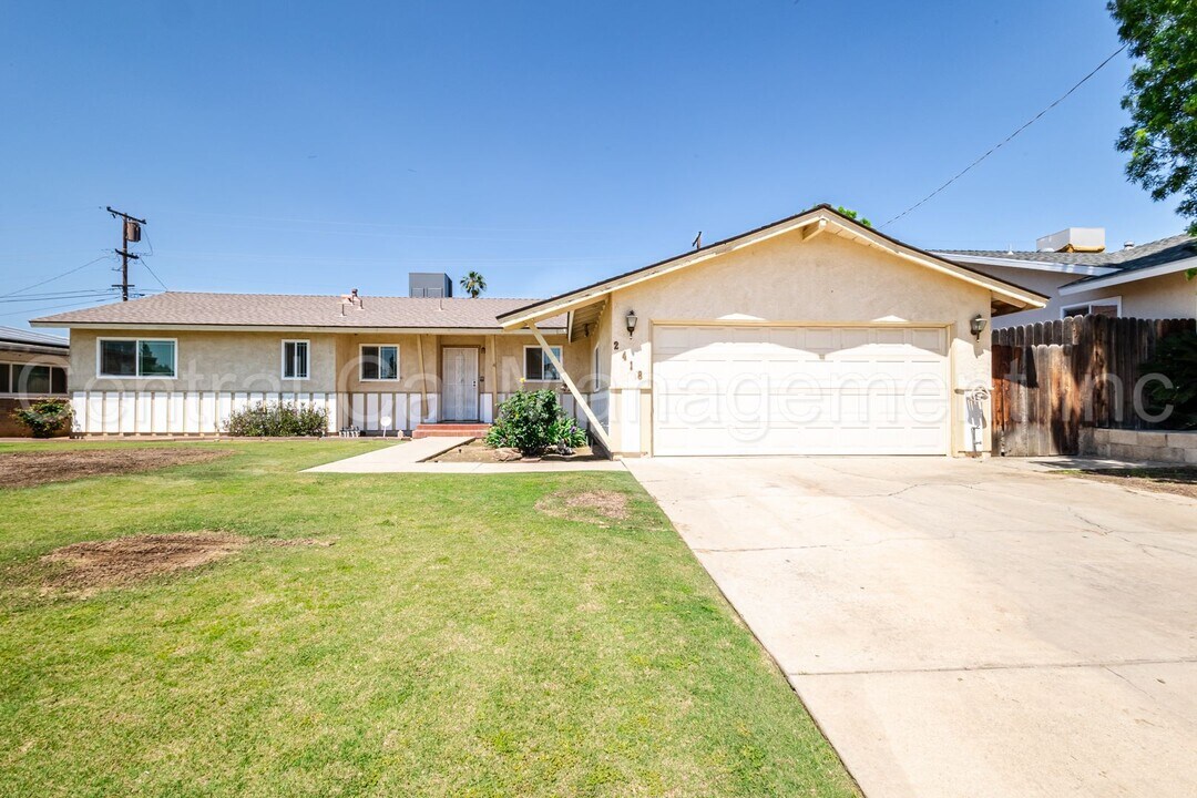 2418 San Pablo Ave in Bakersfield, CA - Building Photo