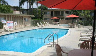 841 W La Habra Blvd in La Habra, CA - Foto de edificio - Building Photo