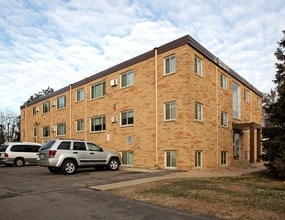English Manor in Maplewood, MN - Building Photo - Building Photo