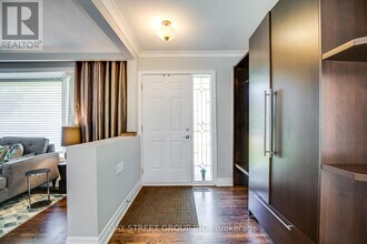 256 Eastcourt Rd in Oakville, ON - Building Photo - Building Photo