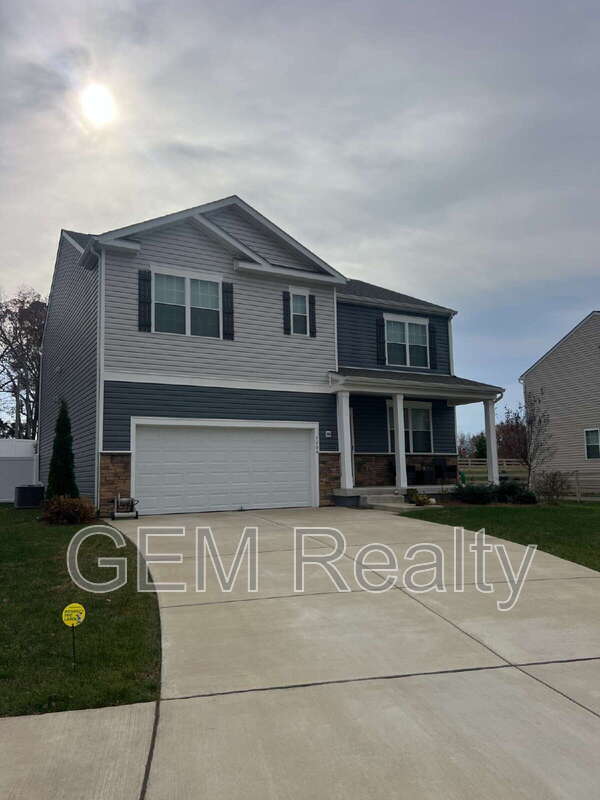 7404 Jake Ct in Fredericksburg, VA - Foto de edificio - Building Photo