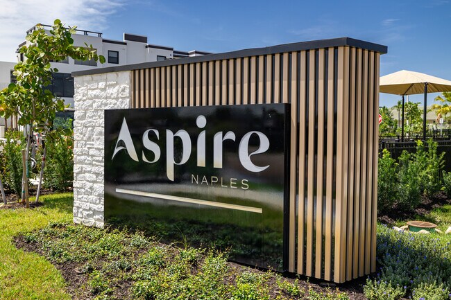 Aspire Naples Apartments in Naples, FL - Foto de edificio - Building Photo