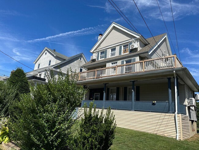 40 Crosby Pl-Unit -3rd Floor Unit in New Rochelle, NY - Building Photo - Building Photo