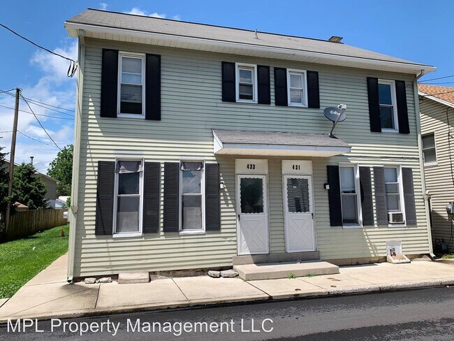 431 W Queen St in Annville, PA - Building Photo - Building Photo