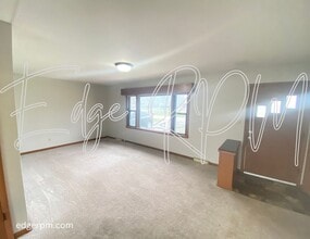 1702 Hammond Ave in Waterloo, IA - Building Photo - Building Photo