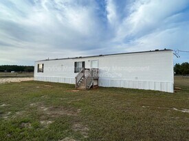 4819 Douglas Dr in Milton, FL - Building Photo