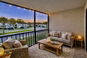 8060 S Colony Cir in Tamarac, FL - Building Photo - Building Photo