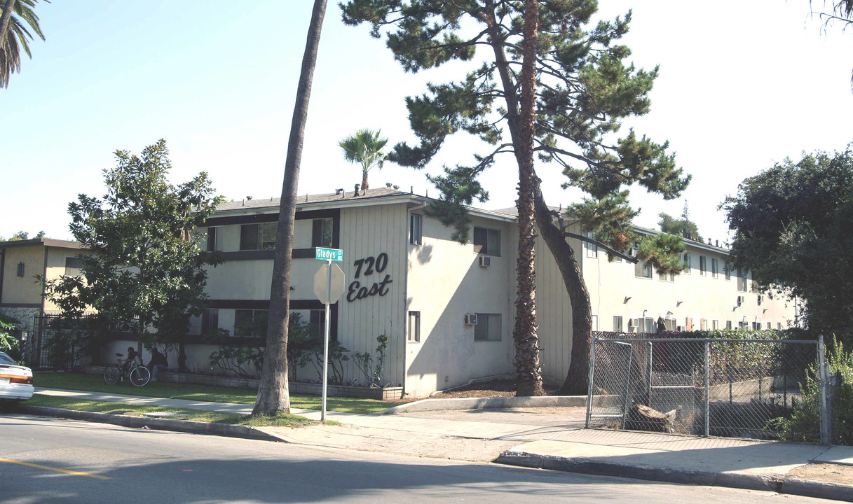 720 E Mountain St in Pasadena, CA - Foto de edificio