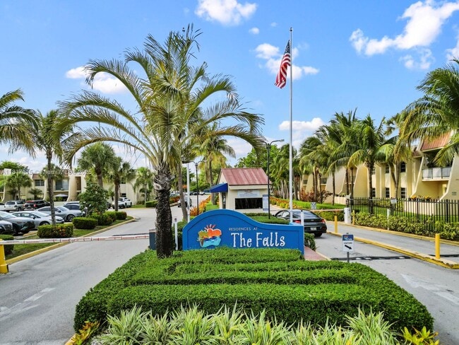 14034 SW 90th Ave in Miami, FL - Building Photo - Building Photo