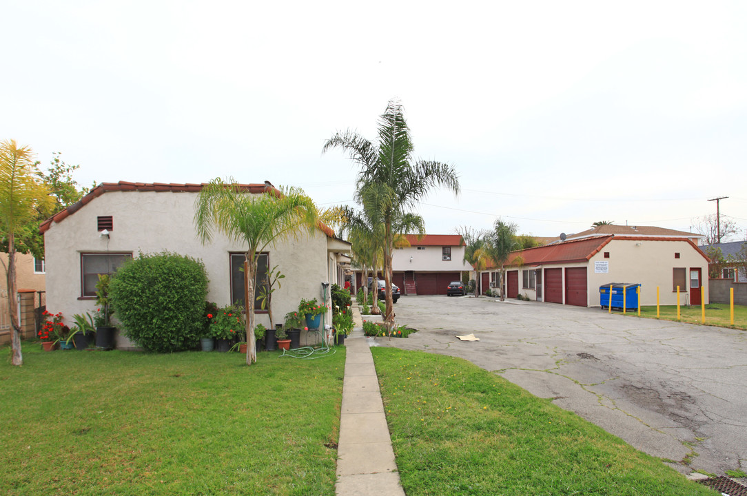 6110-6120 Heliotrope Ave in Maywood, CA - Building Photo