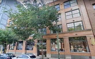 110 N Peoria St, Unit A01C in Chicago, IL - Building Photo