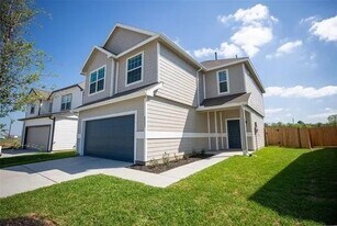 5227 James Michael Dr in Arcola, TX - Building Photo