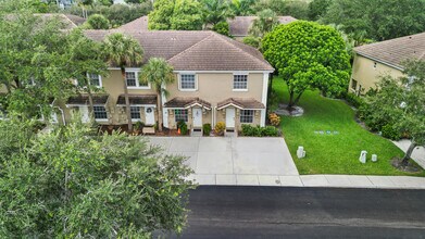 380 SW 122nd Ave in Pembroke Pines, FL - Building Photo - Building Photo
