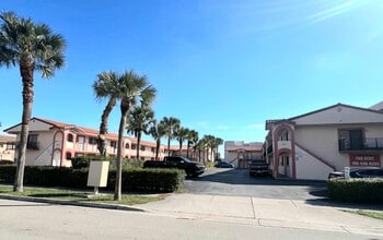 North Point in Hialeah, FL - Foto de edificio - Building Photo