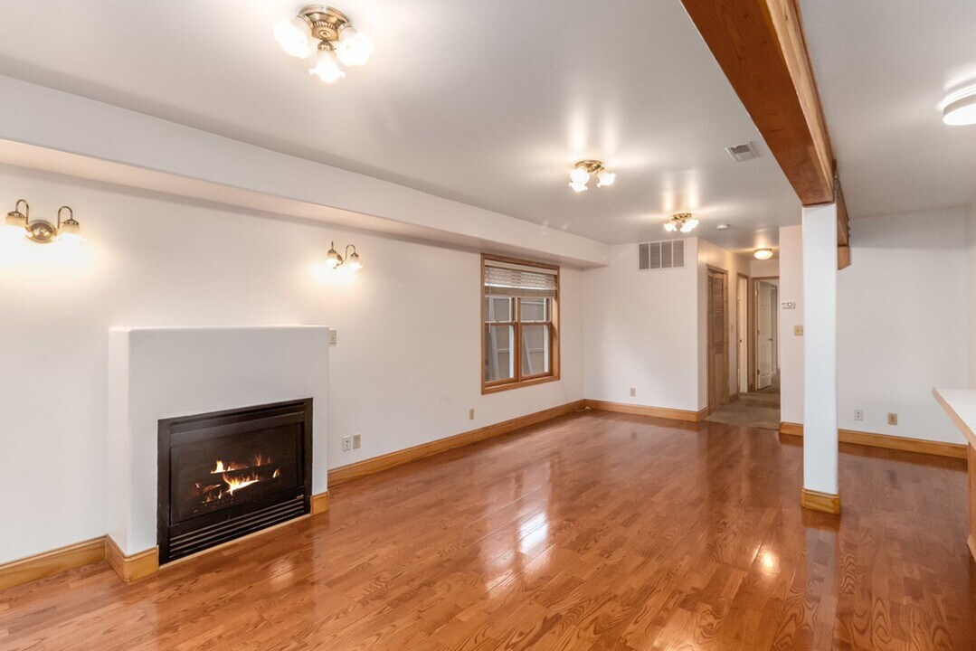 2037 Clinton Ave in Alameda, CA - Building Photo