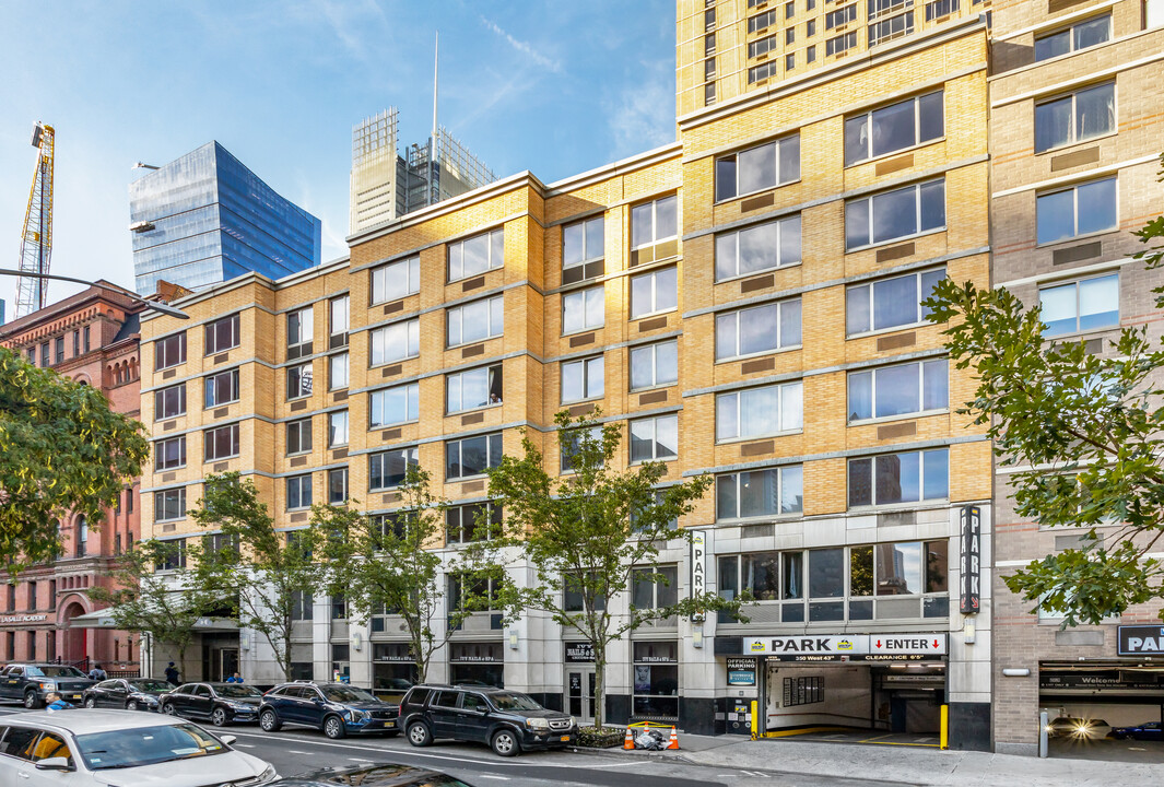 Ivy Towers in New York, NY - Building Photo