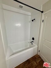 7660 Beverly Blvd in Los Angeles, CA - Foto de edificio - Building Photo