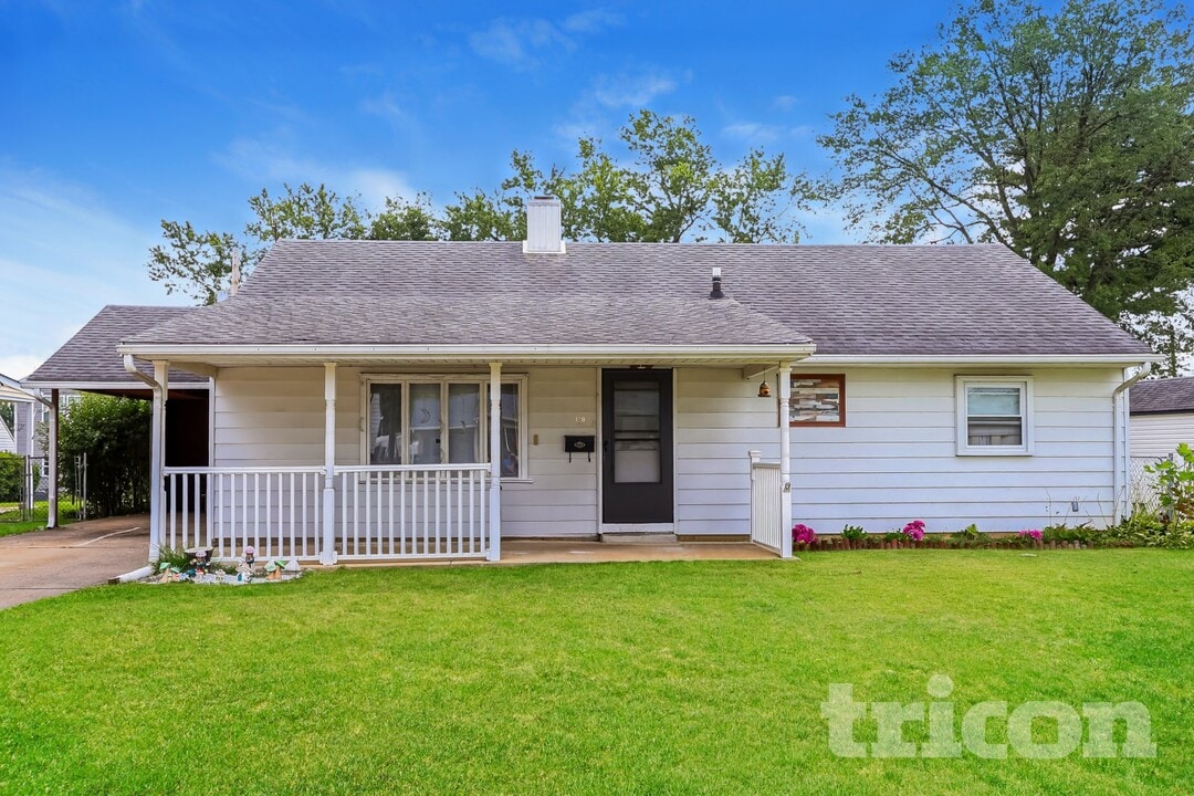 130 Lebbie Ln in Fairless Hills, PA - Building Photo