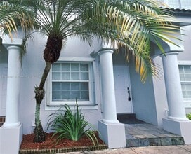 14273 SW 121st Pl in Miami, FL - Foto de edificio - Building Photo