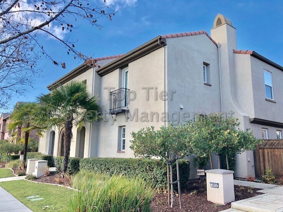 4924 Ivy Leaf Springs Rd in San Ramon, CA - Building Photo
