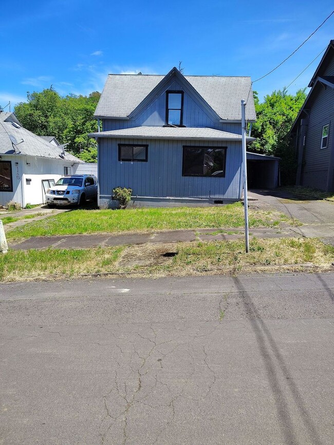 property at 365 SE Pitzer St