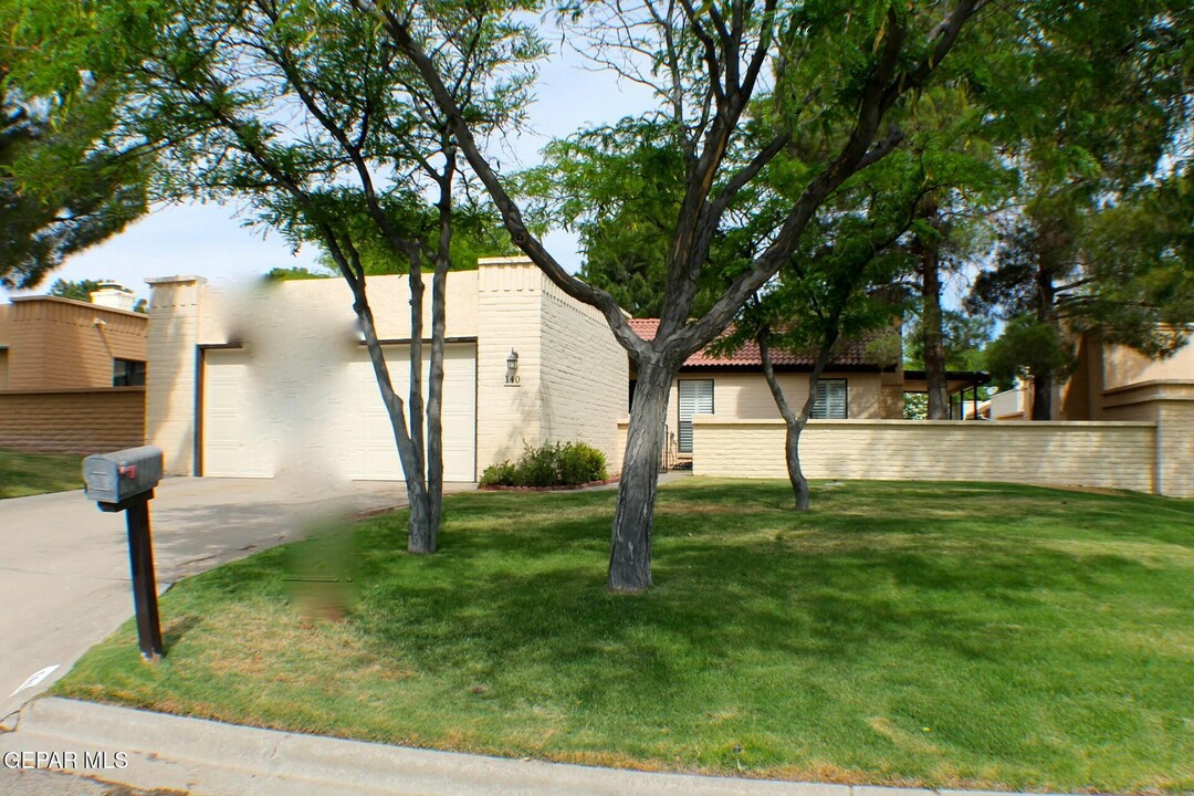 140 N Trevino Rd in Santa Teresa, NM - Building Photo