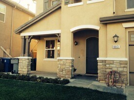 883 Kiwi St in Madera, CA - Building Photo