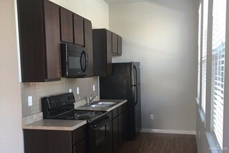 1515 S 16th St in McAllen, TX - Foto de edificio - Building Photo