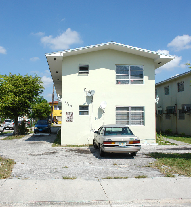 2145 SW 2nd St in Miami, FL - Building Photo