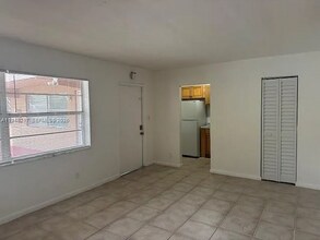 241 SE 9th Ave, Unit 105 in Pompano Beach, FL - Foto de edificio - Building Photo