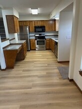 1329 E 21st Ter in Lawrence, KS - Foto de edificio - Building Photo