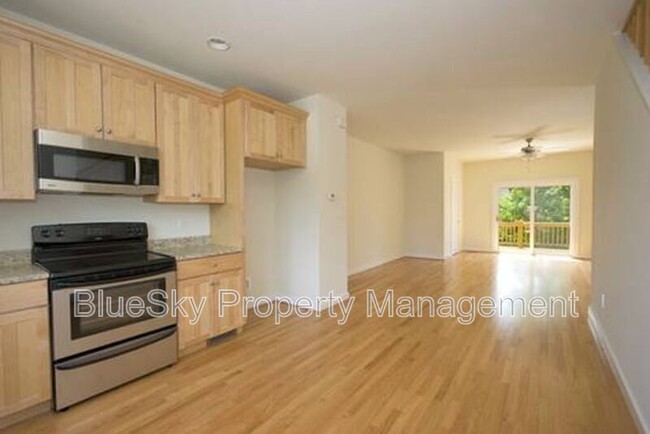 1013 Linden Ave in Charlottesville, VA - Foto de edificio - Building Photo