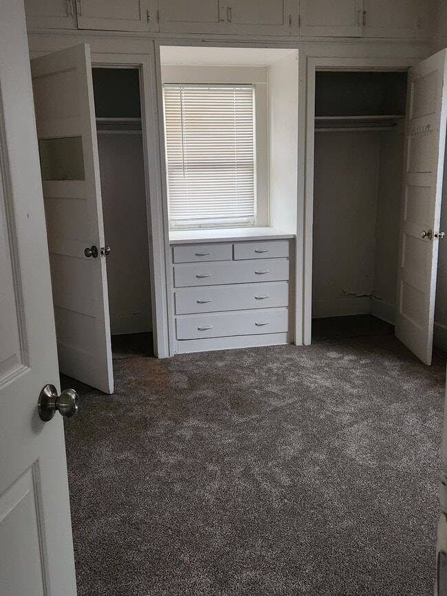 1128 W Nob Hill Blvd in Yakima, WA - Building Photo - Building Photo