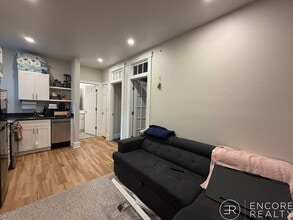 7 Miner St, Unit 2 in Boston, MA - Building Photo - Building Photo