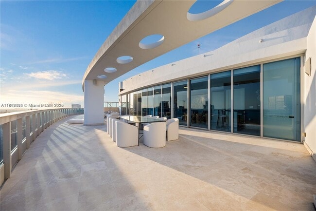 200 Biscayne Blvd Way in Miami, FL - Building Photo - Building Photo