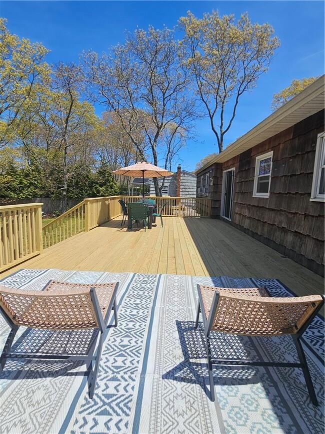 21 Wauhope Rd in Hampton Bays, NY - Building Photo - Building Photo