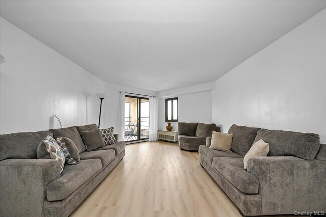 725 Miller Ave in Freeport, NY - Building Photo - Building Photo