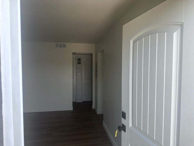 6204 Stine Rd in Bakersfield, CA - Building Photo - Building Photo