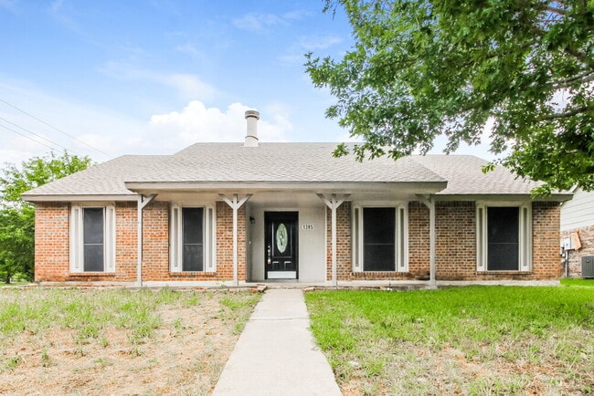 1385 Southridge Dr