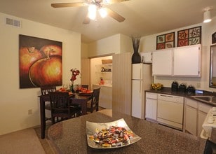 The Greens at Tuscaloosa I/II in Tuscaloosa, AL - Building Photo - Interior Photo