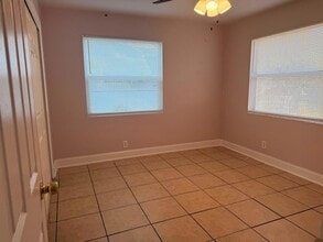 1327 43rd St S in St. Petersburg, FL - Building Photo - Building Photo