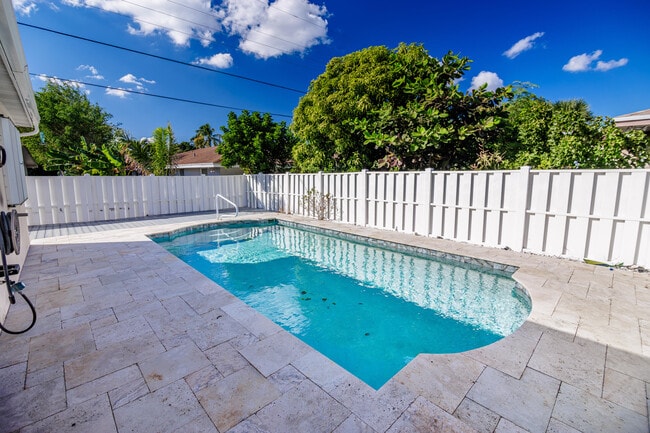 property at 527 W Jasmine Dr