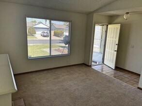 1021 Whistler Dr in Suisun City, CA - Building Photo - Building Photo