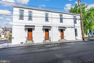 151 N York St in Pottstown, PA - Building Photo