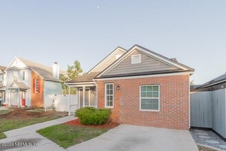 563 Staffordshire Dr E in Jacksonville, FL - Building Photo - Building Photo