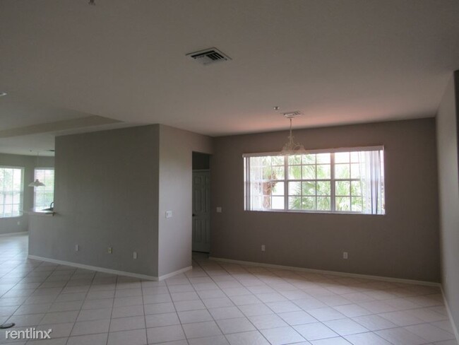 12851 Carrington Cir in Naples, FL - Building Photo - Building Photo