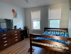 72 Gage St-Unit -2 in Worcester, MA - Foto de edificio - Building Photo