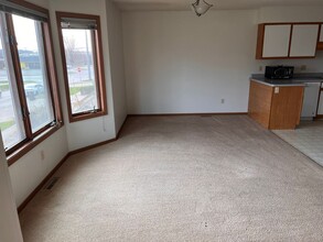 741 Orchard St-Unit -741 in Iowa City, IA - Building Photo - Building Photo