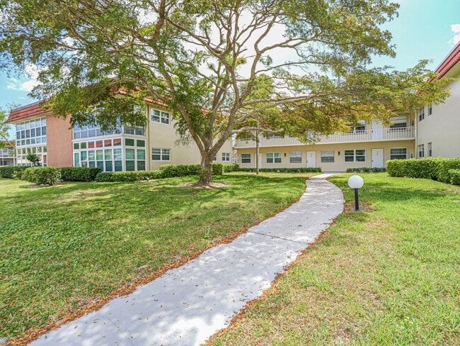 41 Woodland Dr in Vero Beach, FL - Building Photo - Building Photo