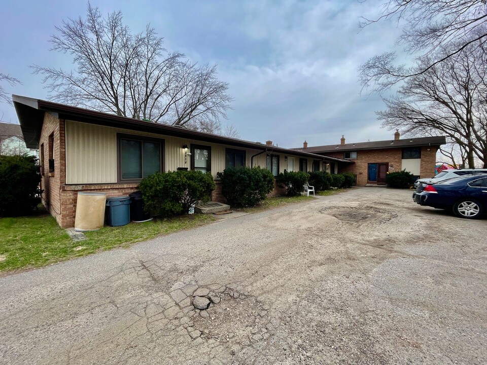 2610-2618 Charlesgate Ave SW in Wyoming, MI - Foto de edificio